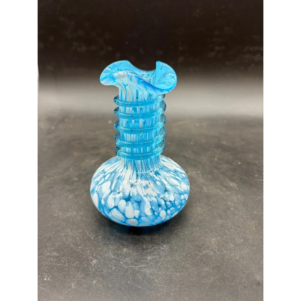Vintage Blue White Spatter Art Glass Bud Vase Ruffled Rim Glass Wrap 4.5 inch‎